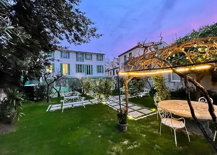 Magnifique Appartement Sur Jardin - Vieil Antibes