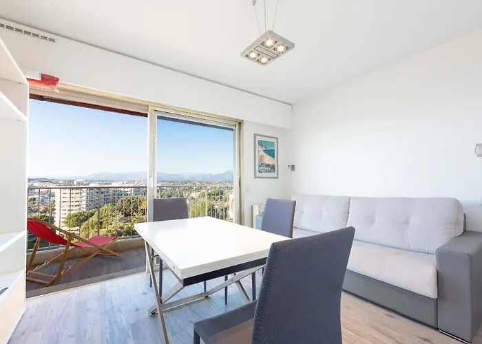 Studio With A Panoramic View At The Last Floor Of The Residence With A Pool