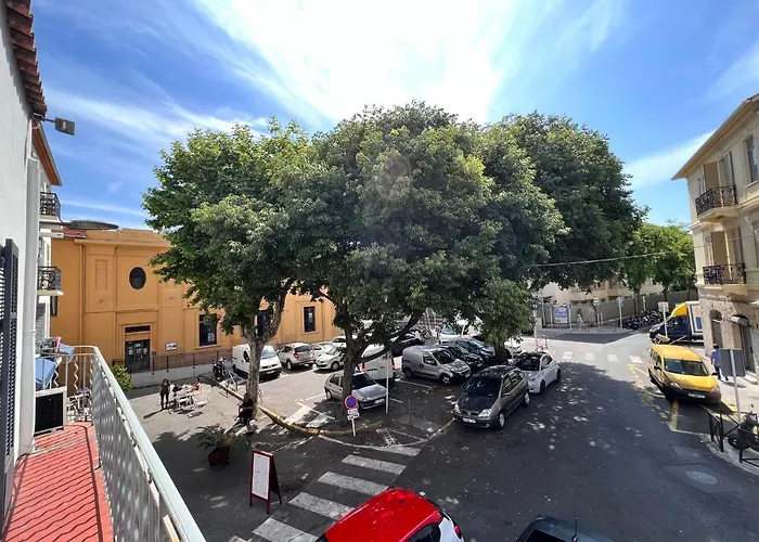 Studio With Mezzanine In The Heart Of Old Antibes Wifi Air Conditioning