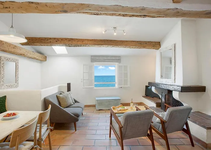 The Sea Apartment 2 - Sea View On The Ramparts Of Old Town Antibes