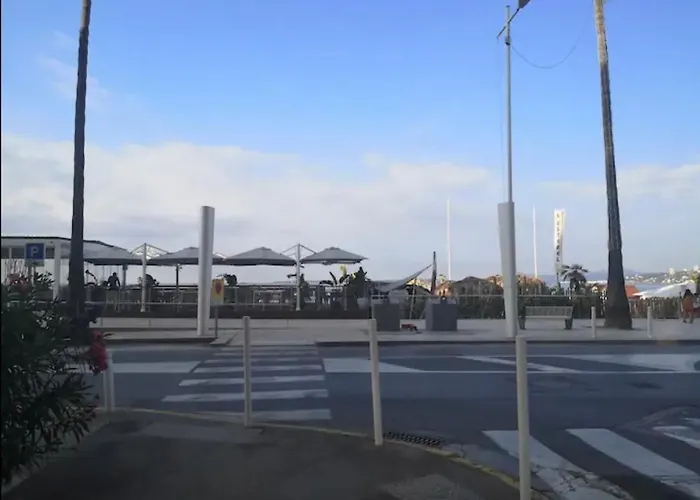 Impeccable 3 Pieces Avec Balcons, La Plage A 50M Juan Les Pins Proche Cannes