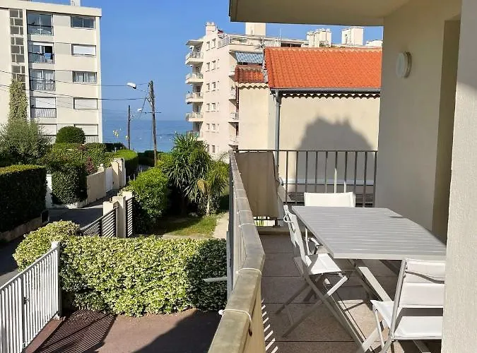 Magnifique Appartement Climatise De 87M², A 100M De La Plage