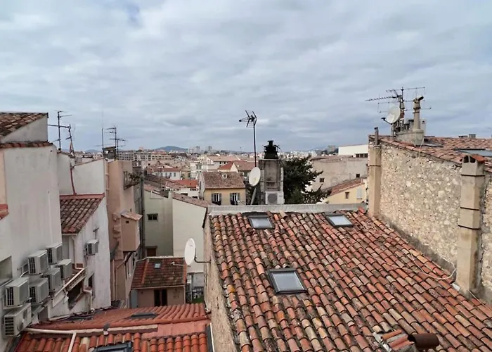 Apartment With Mediterranean Charm In The Heart Of The Provencal Market
