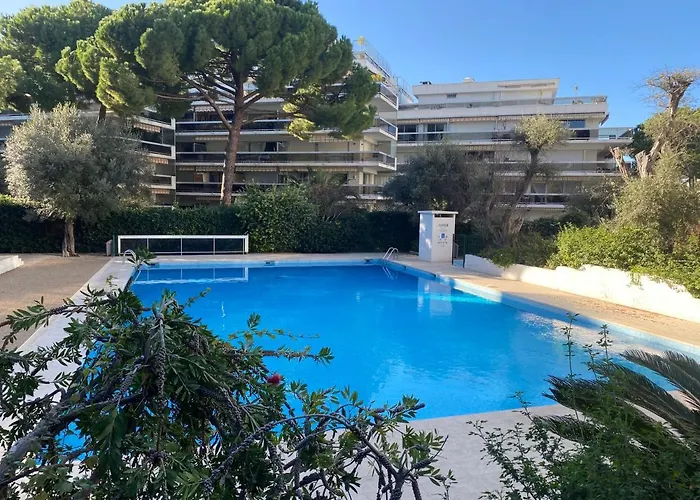 Logement En Residence Vacances Classe 2 Etoiles Au Bord De Mer 4 Couchages Avec Cabine Lit Superpose Et Au Salon Un Canape Convertible Et Piscine A 300 M Des Transports Communs,Gare Ferroviaire,Commerces Et Plages