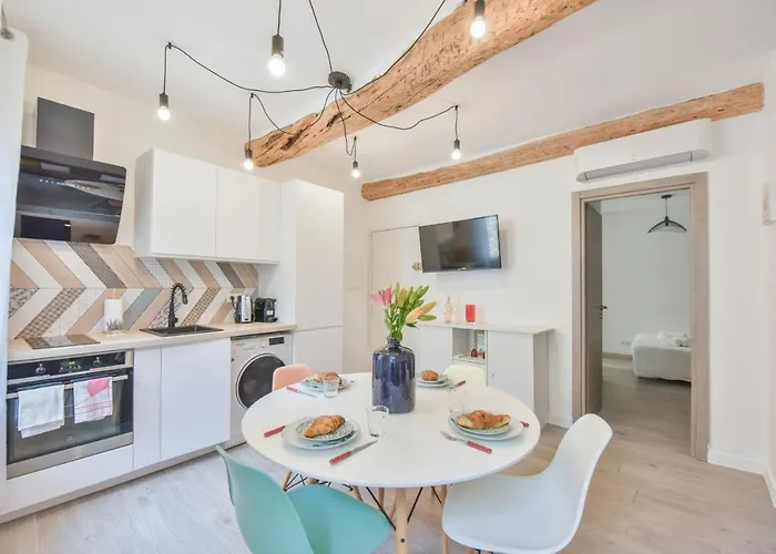 Le Petit Castelet - New Superb Flat In Old Antibes, Ac, Wifi, For 4