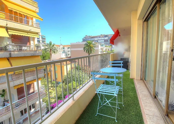 Charming Air-Conditioned T1 Bis Val D\'Esterel In The Heart Of Juan Les Pins