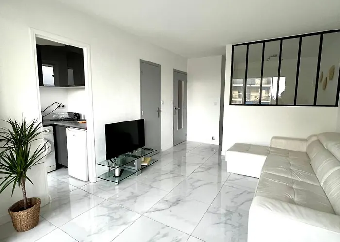 Studio 4 Couchages A 12 Min De La Plage A Pied Avec Wifi, Le Parking Est En Option