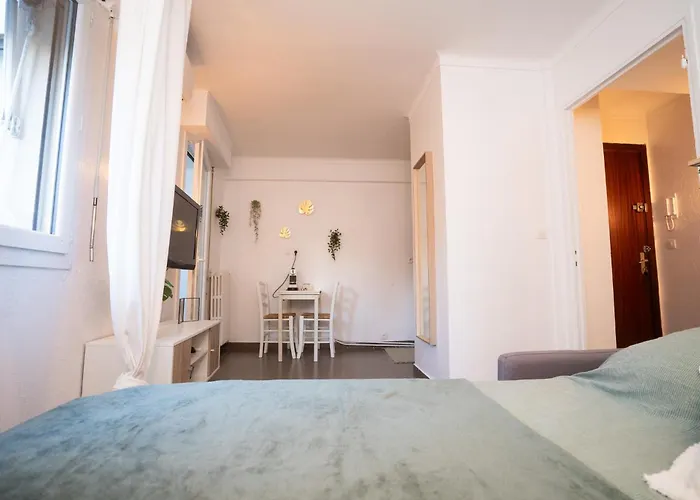 Location Studio Avec Loggia