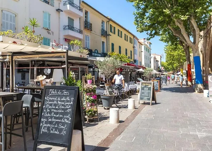 Appartement Authentique Situe En Plein Centre D\'Antibes