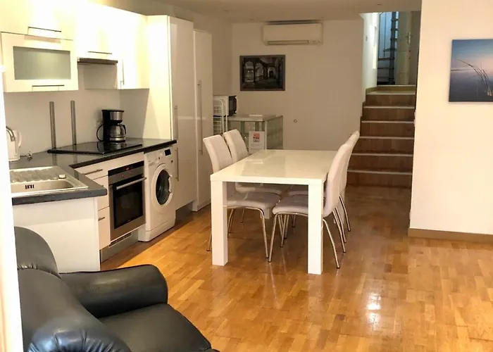 Maison De Village Au Coeur Du Vieil Antibes.