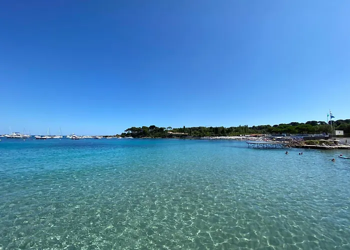 Charmingly Provencal In The Heart Of Old Antibes