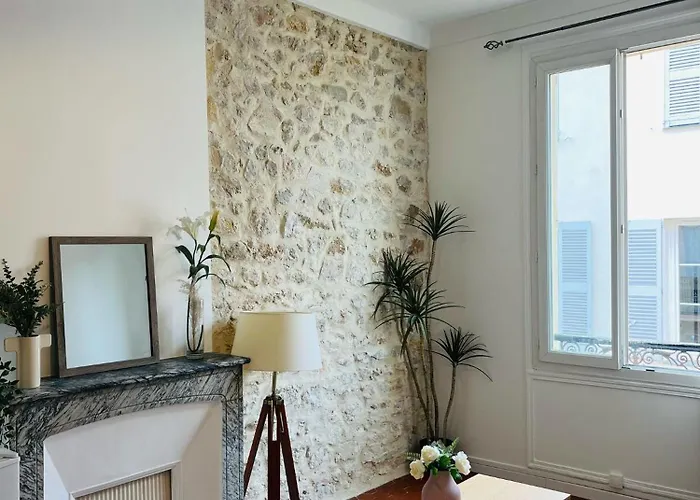 Studio En Plein Coeur Du Vieil Antibes, Vue Sur Place Romantique