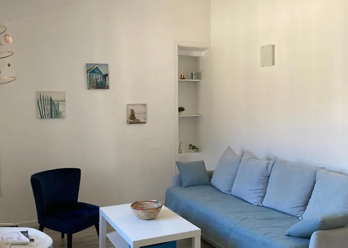 Bright And Airy Apartment For 2 Guests Near Marche Provencal