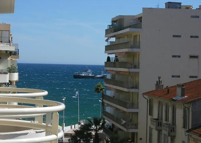 Juan-Les-Pins Moderne Studio, Sea View