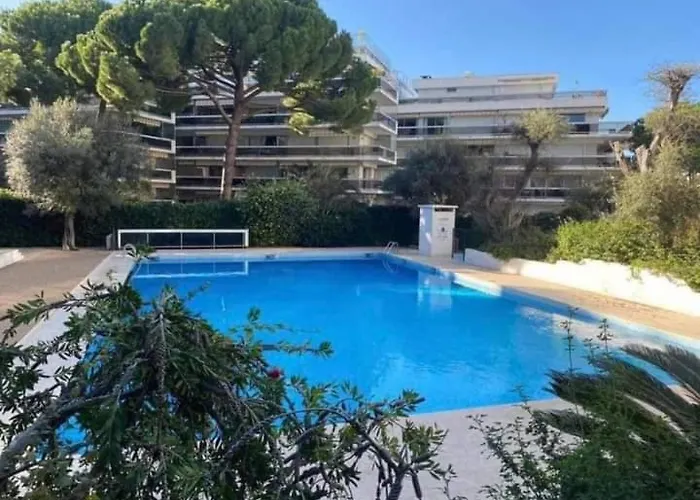 Juan Les Pins Tanit Le Gebal Studio Climatise Vue Sur Mer Piscine