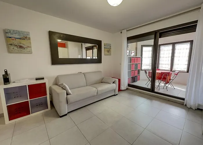 Centre Juan Les Pins Studio Avec Loggia Standing Rives Bleues