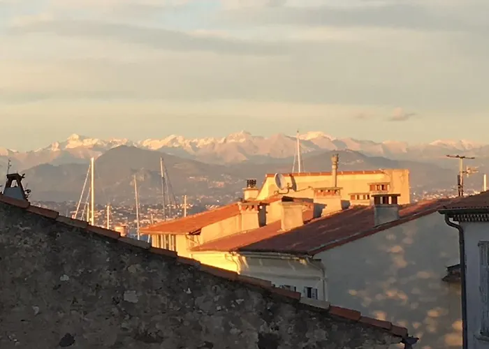 Light Filled Penthouse In Old Antibes. Heart Of The Riviera