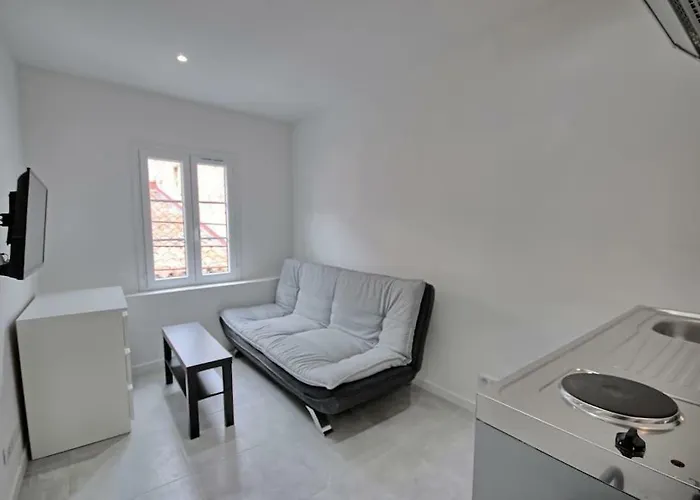 301-Studio Au Calme Entierement Renove