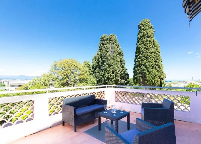 BNB RENTING Chez Sophie - 2 chbres 2-4pers terrasse vue mer piscine garage