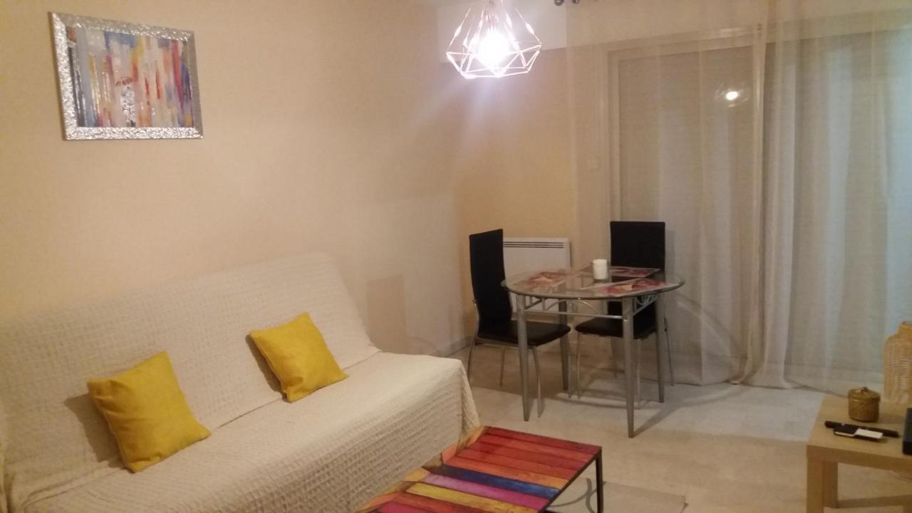 Apartment 3mn A Pied De La Avec Terrasse Antibes