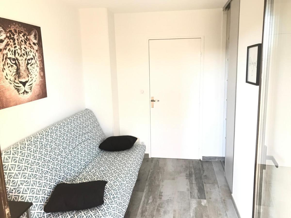 Apartment 3 Pieces, Refait A Neuf, Standing, Piscine, A Pieds Antibes