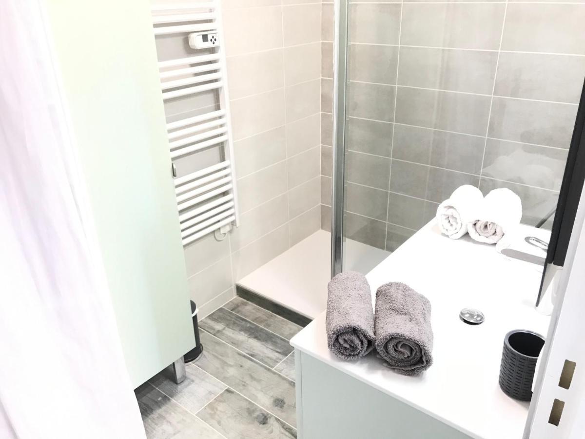 Apartment 3 Pieces, Refait A Neuf, Standing, Piscine, A Pieds Antibes