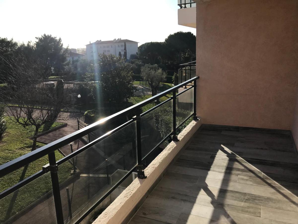 Apartment 3 Pieces, Refait A Neuf, Standing, Piscine, A Pieds