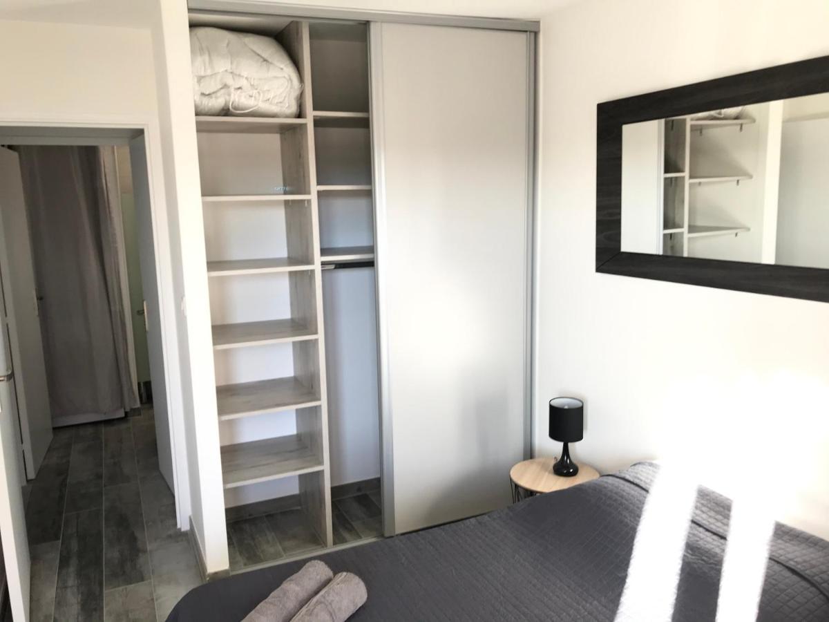 Apartment 3 Pieces, Refait A Neuf, Standing, Piscine, A Pieds *