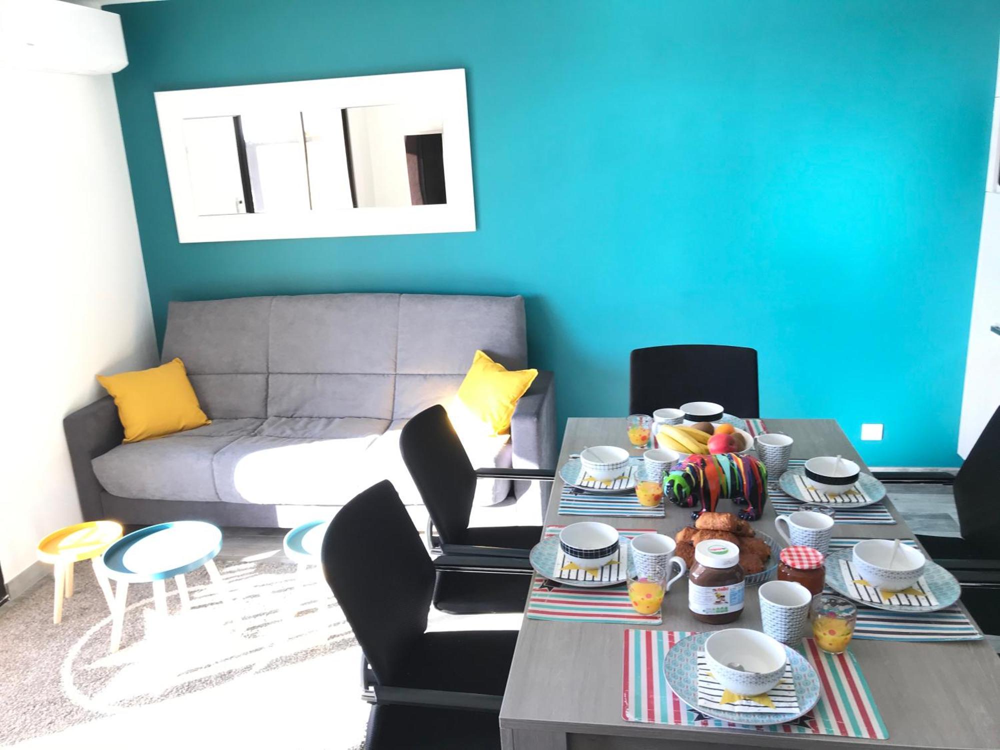 Apartment 3 Pieces, Refait A Neuf, Standing, Piscine, A Pieds Antibes