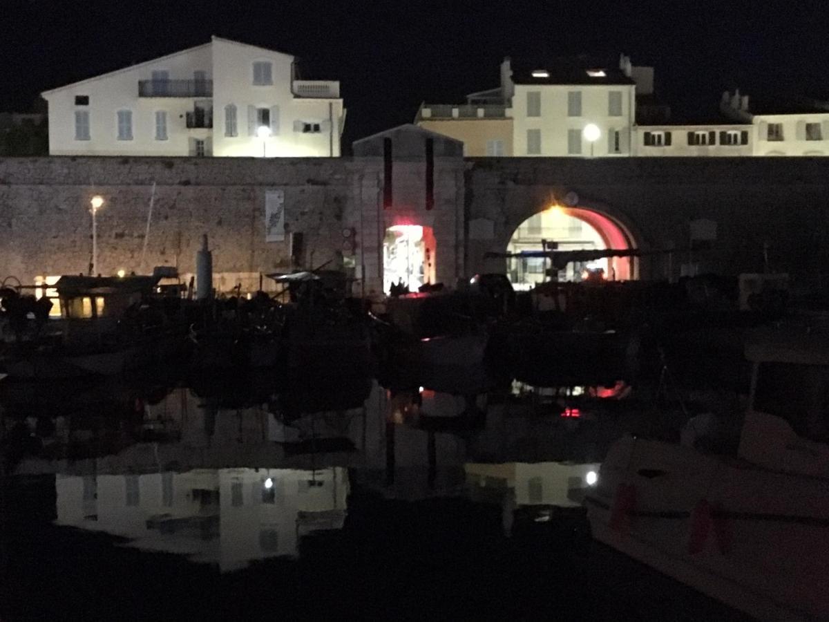 Botel Location Bateau Port Vauban Antibes