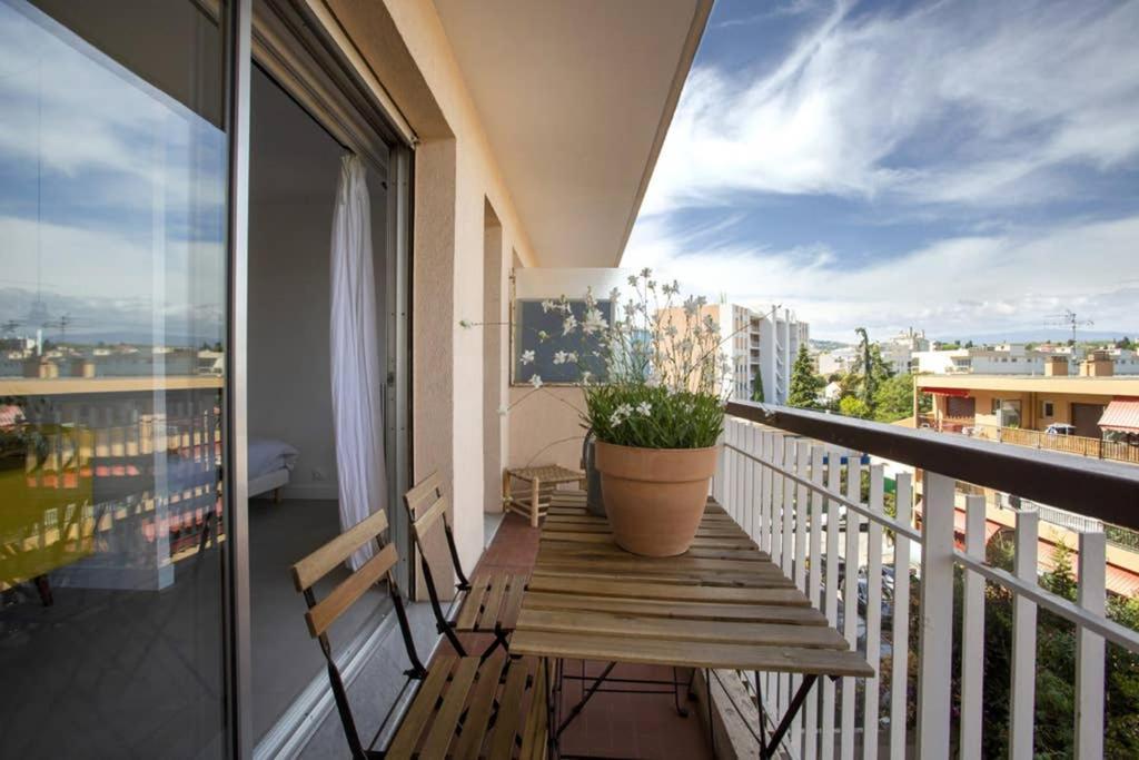 Juan Les Pins, Pres De La
