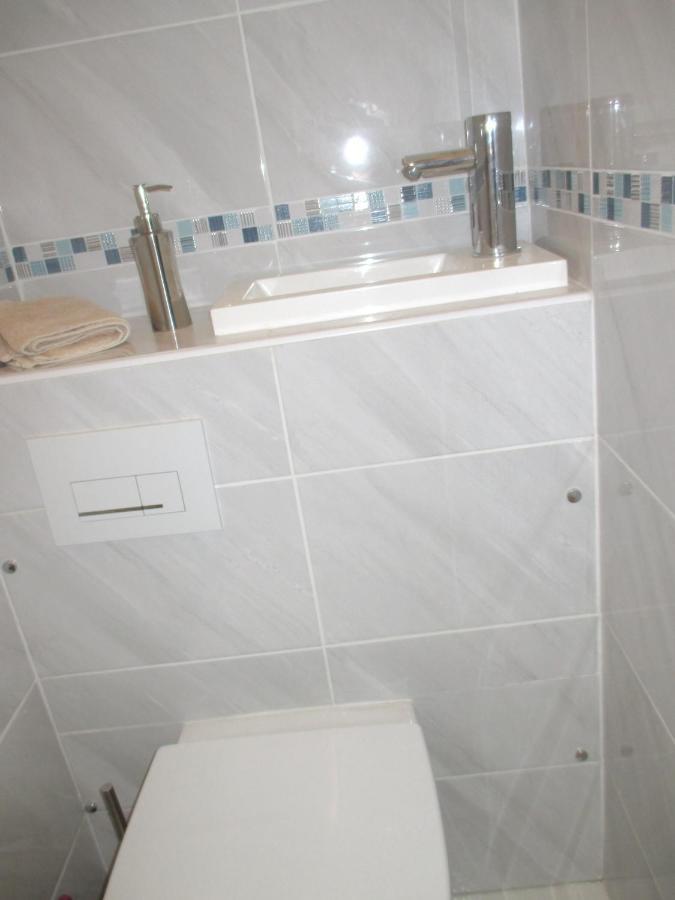 Apartamento Avec Vue A 30m² + Balcon Antibes