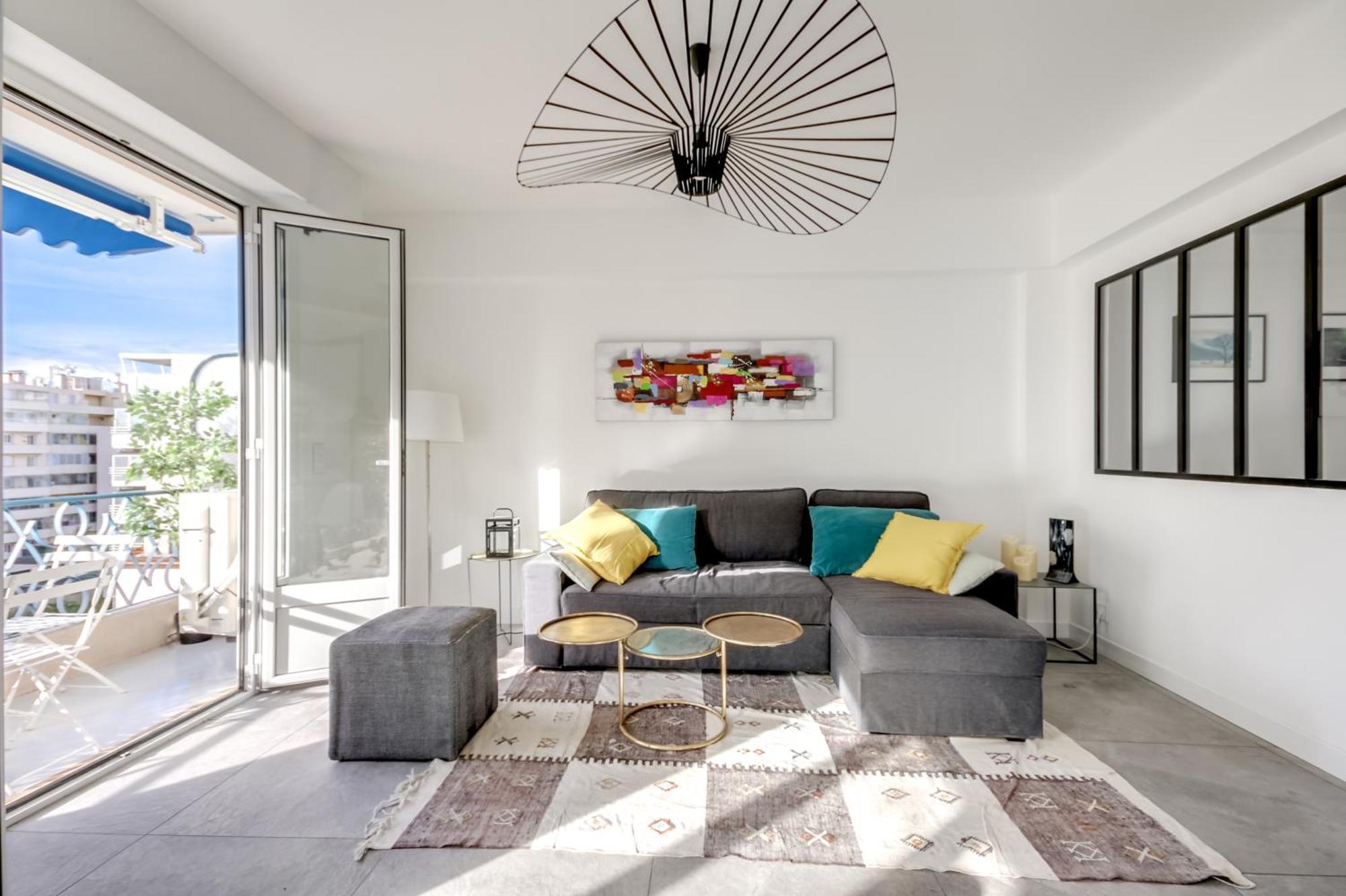 Apartment Centre-ville - *