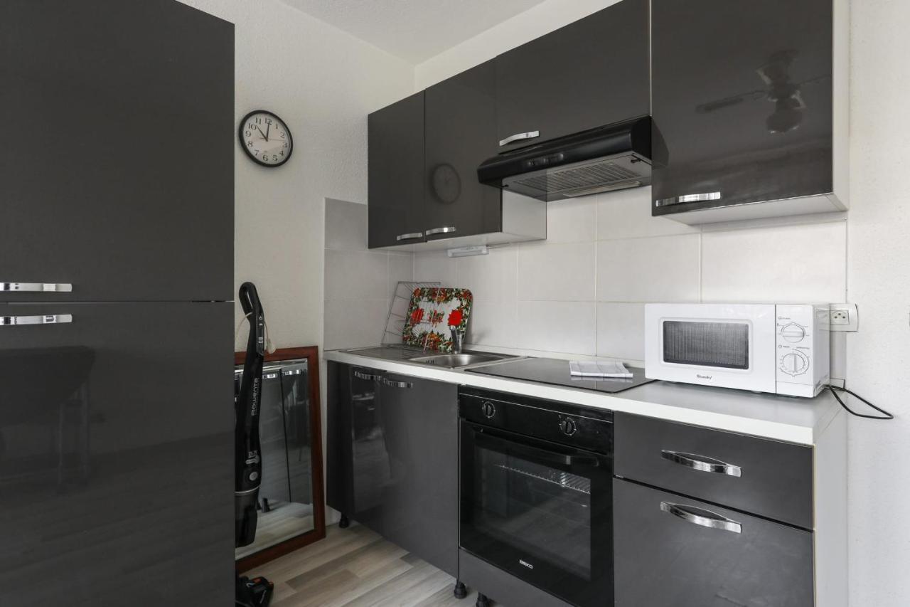 Apartment Charming Flat With Pool 8 Min Away From The In - Welkeys *