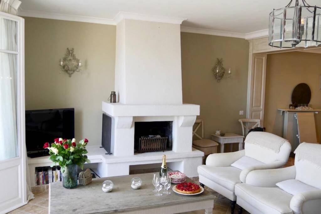 Apartment Bord De - Ac, Wifi, Chic, Sea View, 2 Minutes Walk