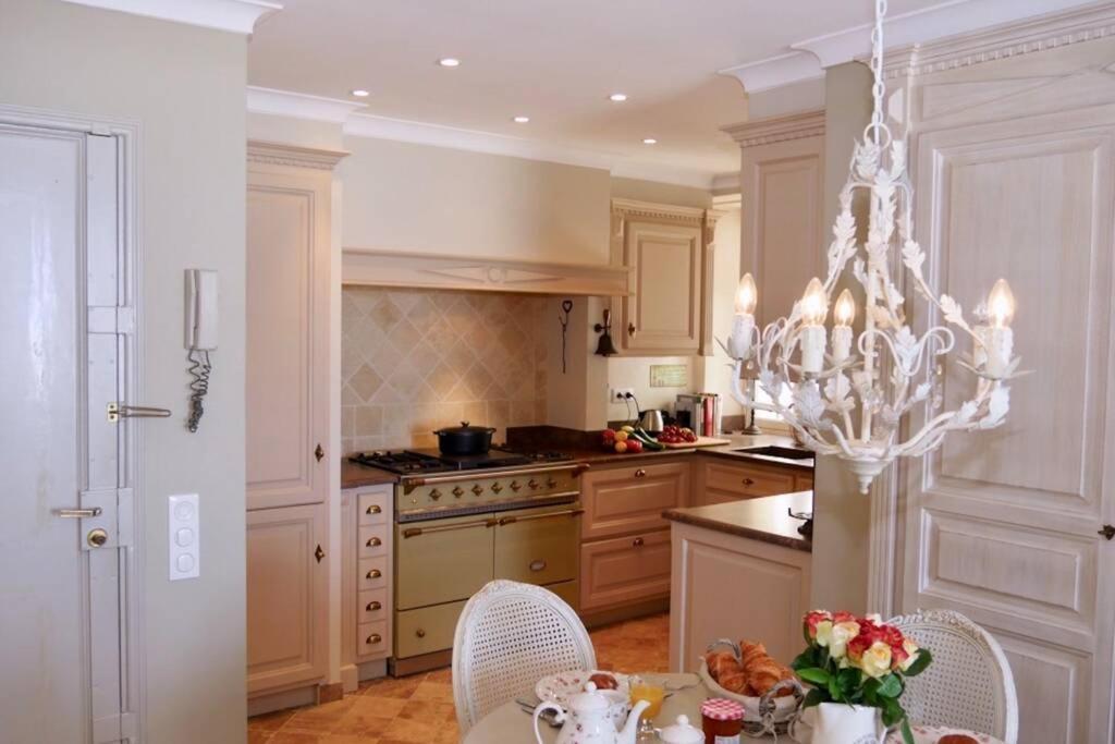 Bord De - Ac, Wifi, Chic, Sea View, 2 Minutes Walk Antibes