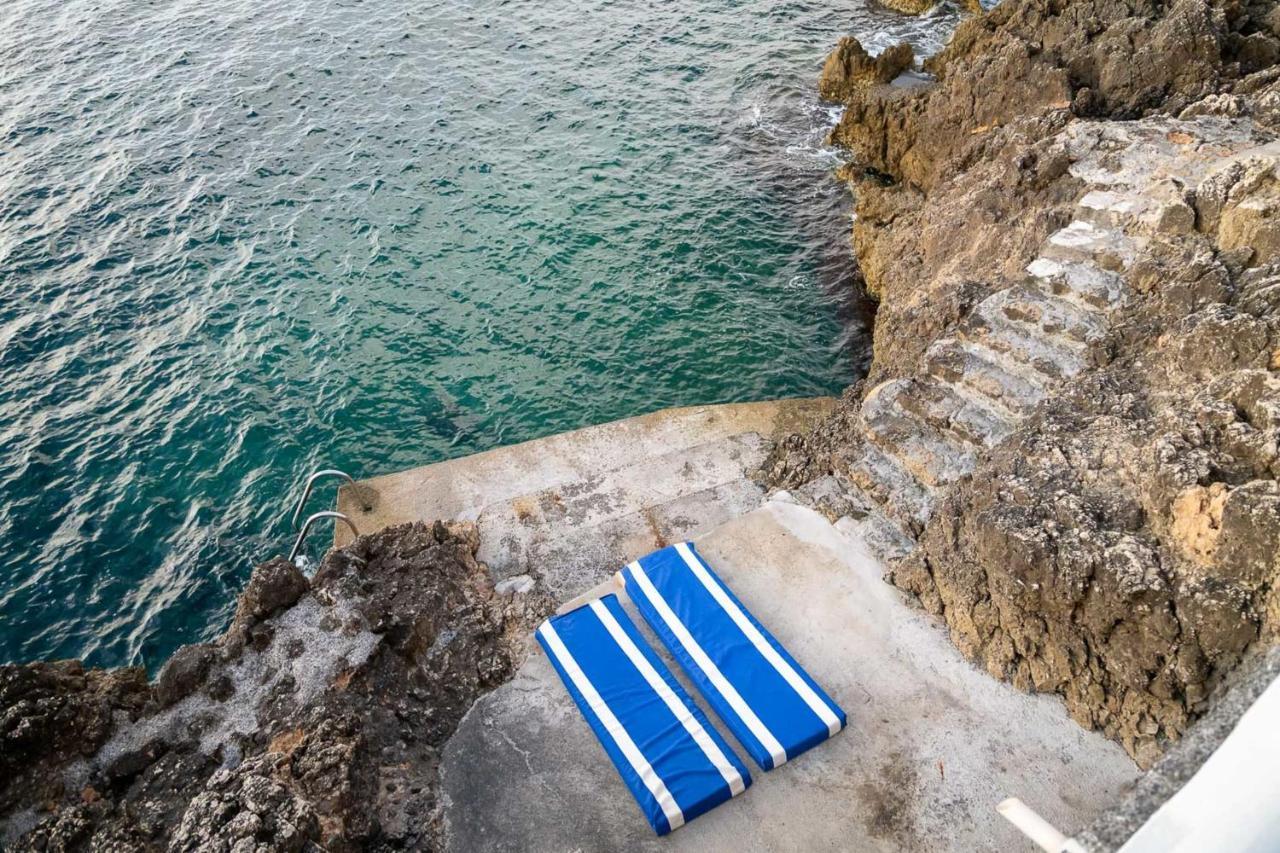 Bnb Renting Cap D'antibes Seafront Direct Access To The Sea