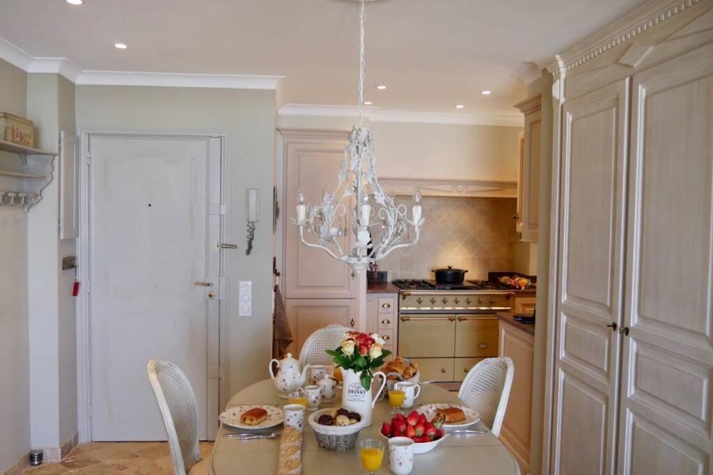 Bord De - Ac, Wifi, Chic, Sea View, 2 Minutes Walk Apartment Antibes