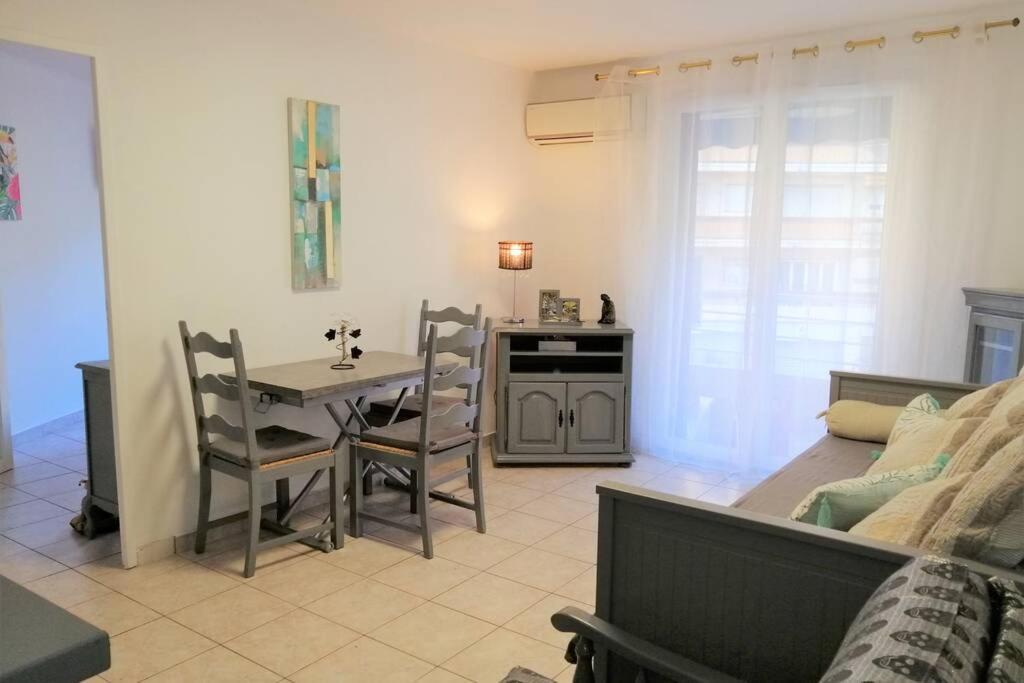 Confortable 3 Pieces Tres Bien Place Centre Apartamento Antibes