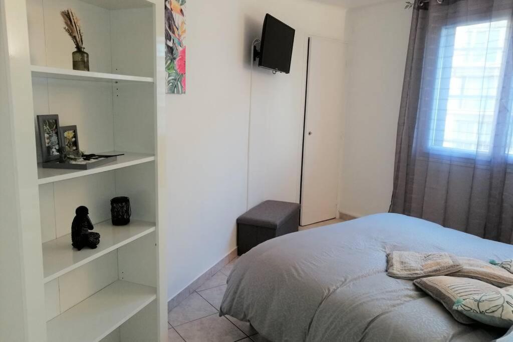 Confortable 3 Pieces Tres Bien Place Centre Apartamento