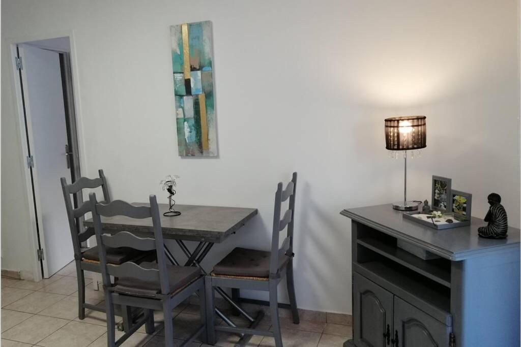 Confortable 3 Pieces Tres Bien Place Centre Apartamento