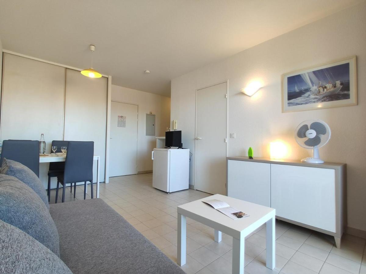 2 Pieces Avec Piscine, Terrasse Et A 400m De La Plage A - Fr-1-252-164 Antibes