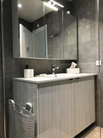 Petite Familiale Dans Quartier Residentiel - Les Muriers Holiday home *