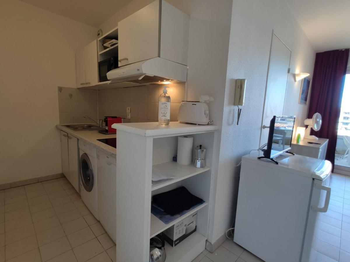 2 Pieces Avec Piscine, Terrasse Et A 400m De La Plage A - Fr-1-252-164 * Antibes