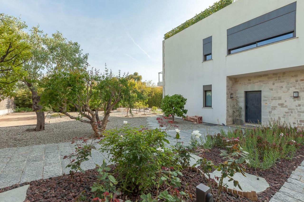 In Juan-les-pins With Heated Pool *