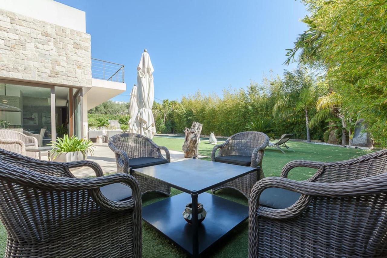 In Juan-les-pins With Heated Pool *