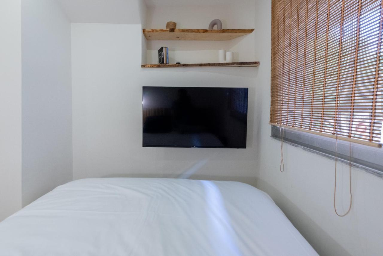 Beautiful 7p Center 250m Apartment