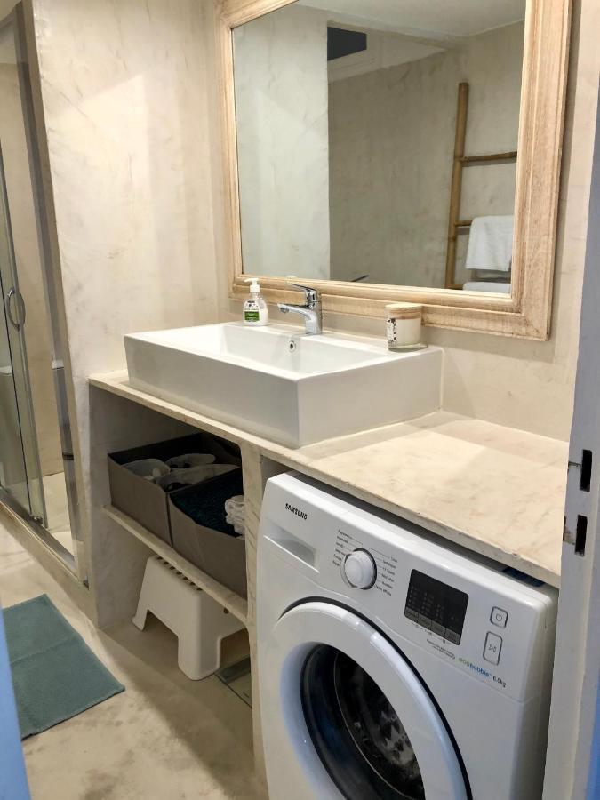 Apartment Charming And Modernly Designed 2 Bedroom - Old Town Antibes
