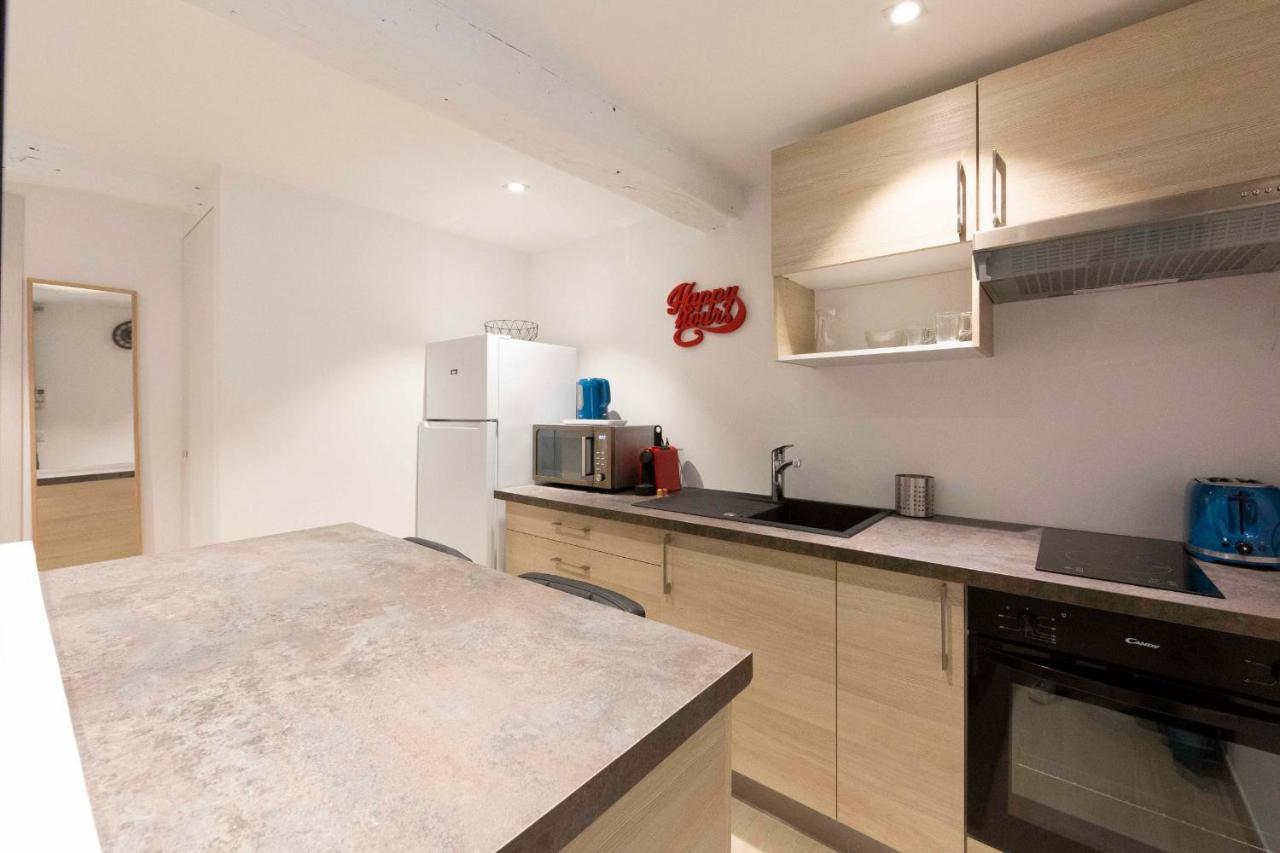 Brand-new Atypical In Rue Fourmilliere