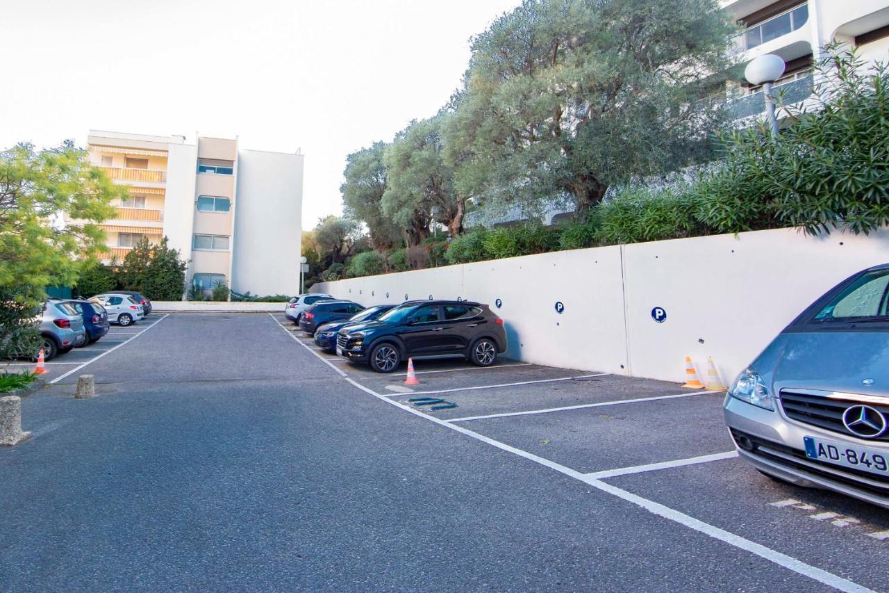 3 Bedroom Of 90m2 With A Spacious Terrasse And A Parking Spot ! *